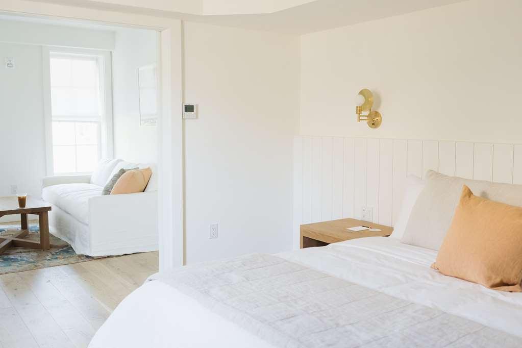 The Wildset Hotel Saint Michaels Room photo